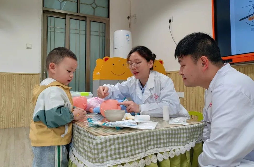 致敬勞動(dòng)者，家長(zhǎng)進(jìn)課堂