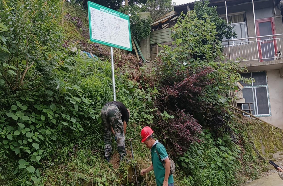 河濱路：更新地質(zhì)災(zāi)害警示牌 筑牢群測群防安全路