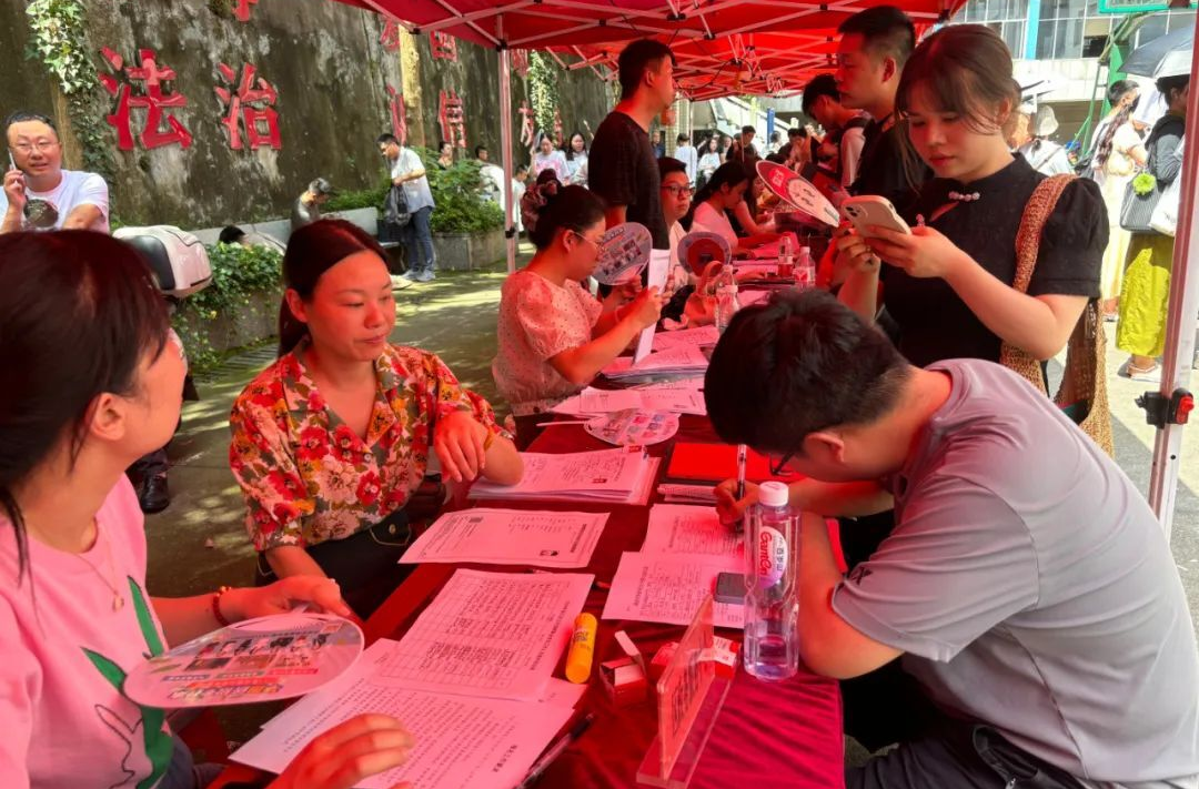 “職”等你來，洪江區(qū)事業(yè)單位公開招聘首天人氣火爆！