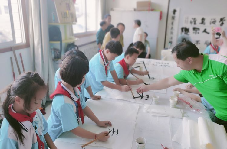 書法進校園 墨香潤童心