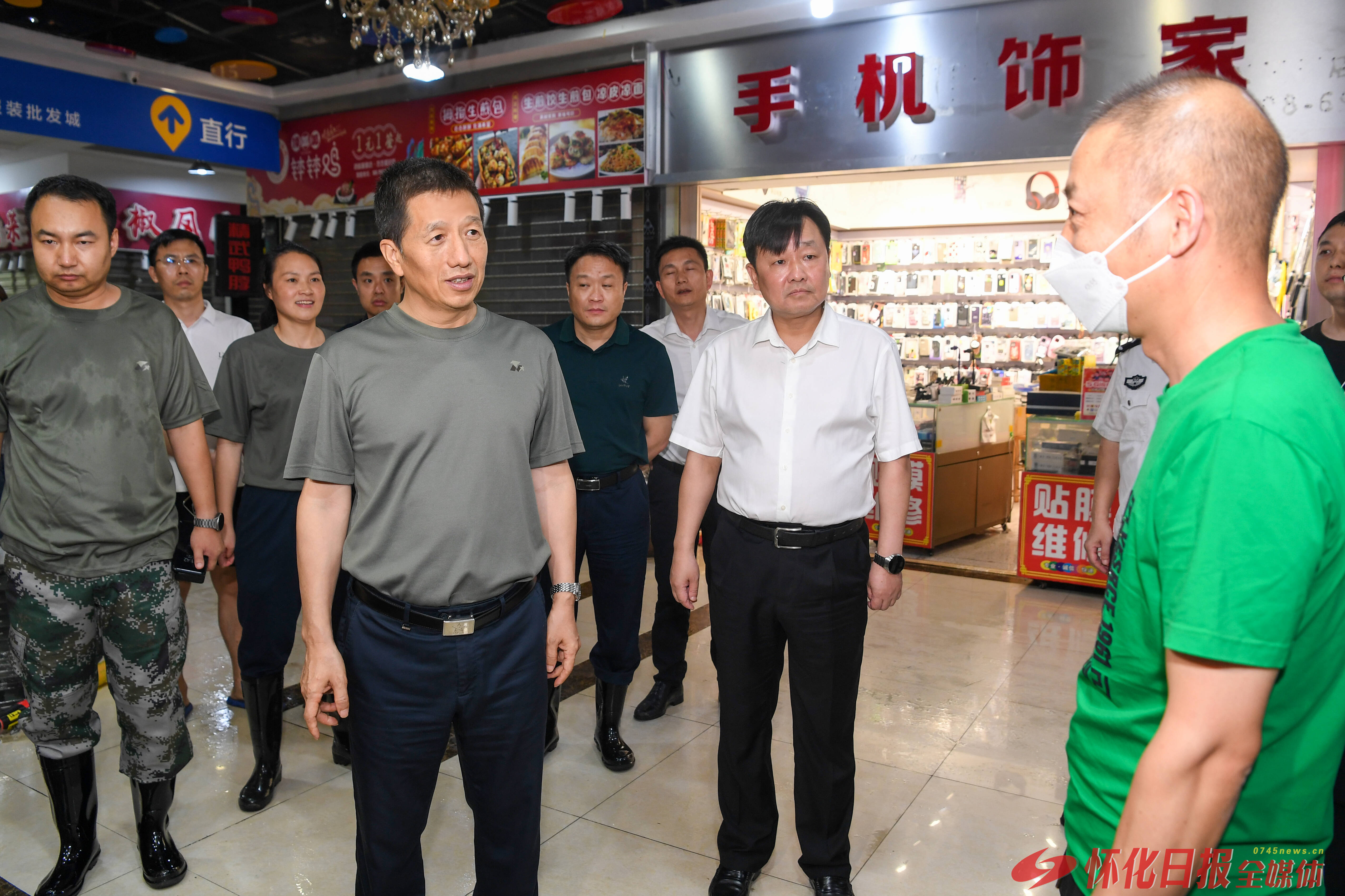許忠建：抓緊恢復(fù)正常生產(chǎn)生活秩序