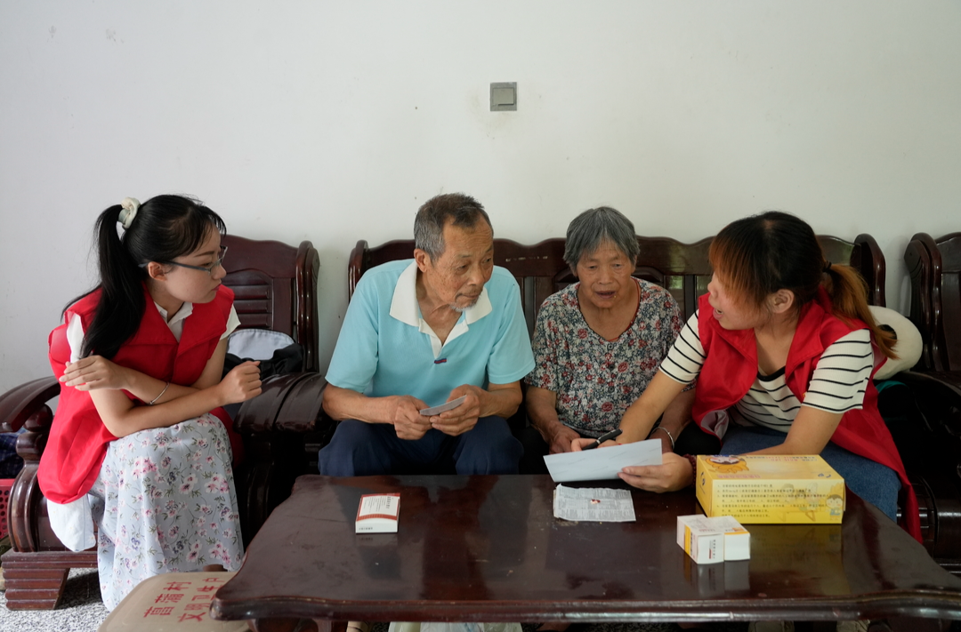 洪江區(qū)統(tǒng)計(jì)局開展勞動(dòng)力調(diào)查入戶陪訪暨“送法到家”服務(wù)工作