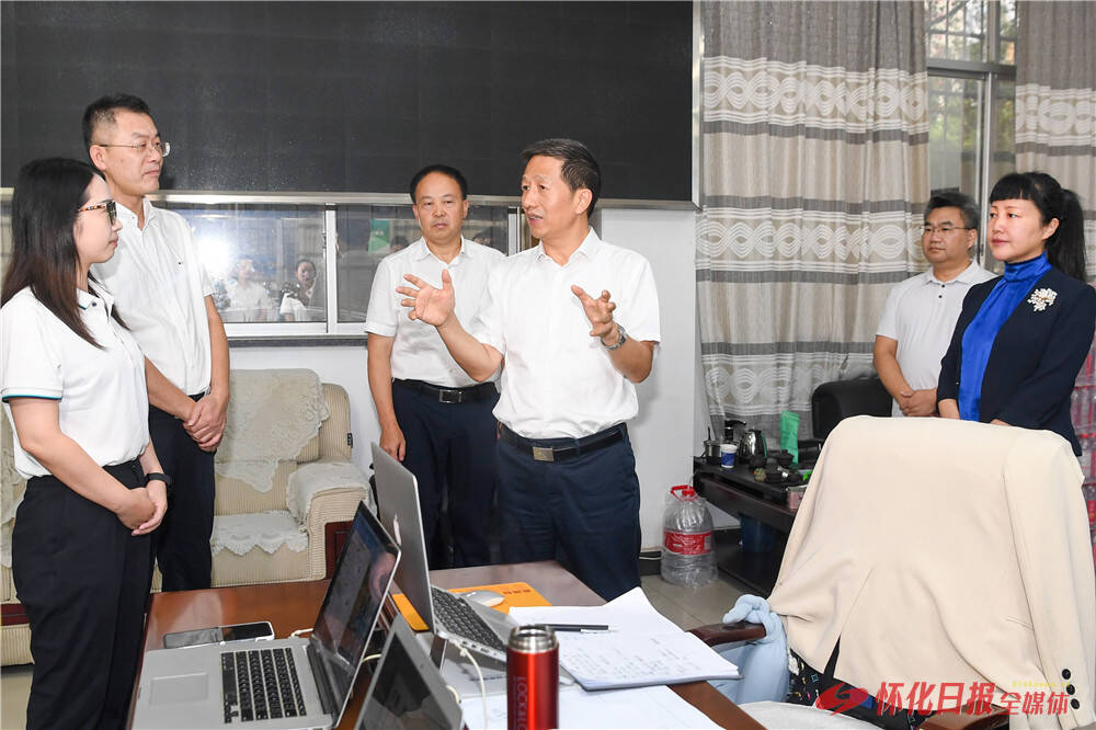 許忠建主持召開第十一屆全球湘商大會(huì)安保工作調(diào)度會(huì)