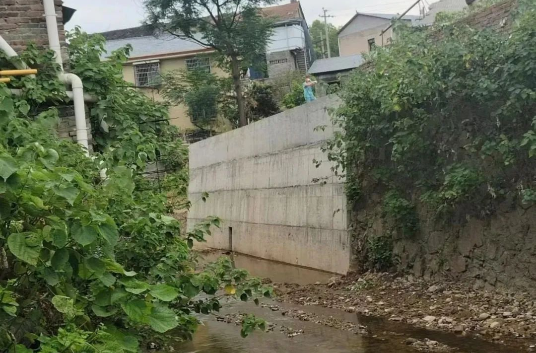 修復受損溪堤，消除安全隱患