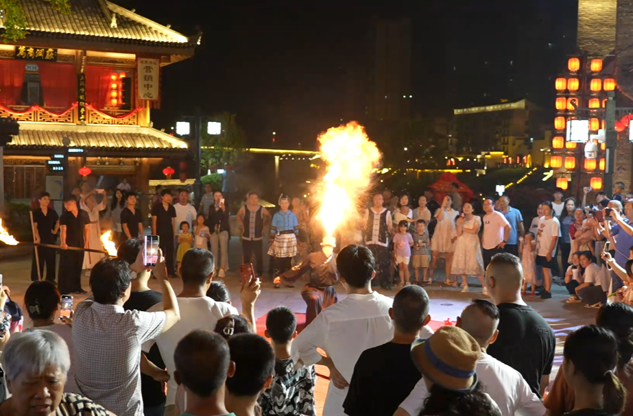 中秋節(jié)假期，來(lái)洪江古商城感受傳統(tǒng)與現(xiàn)代的完美融合！