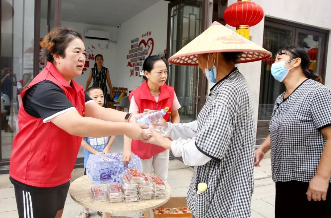 愛(ài)心驛站，情滿中秋