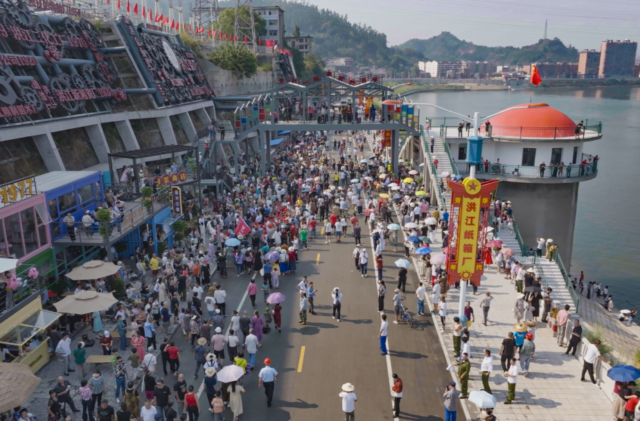 第三屆懷化市旅游發(fā)展大會嘉賓現(xiàn)場觀摩洪江區(qū)精品旅游線路