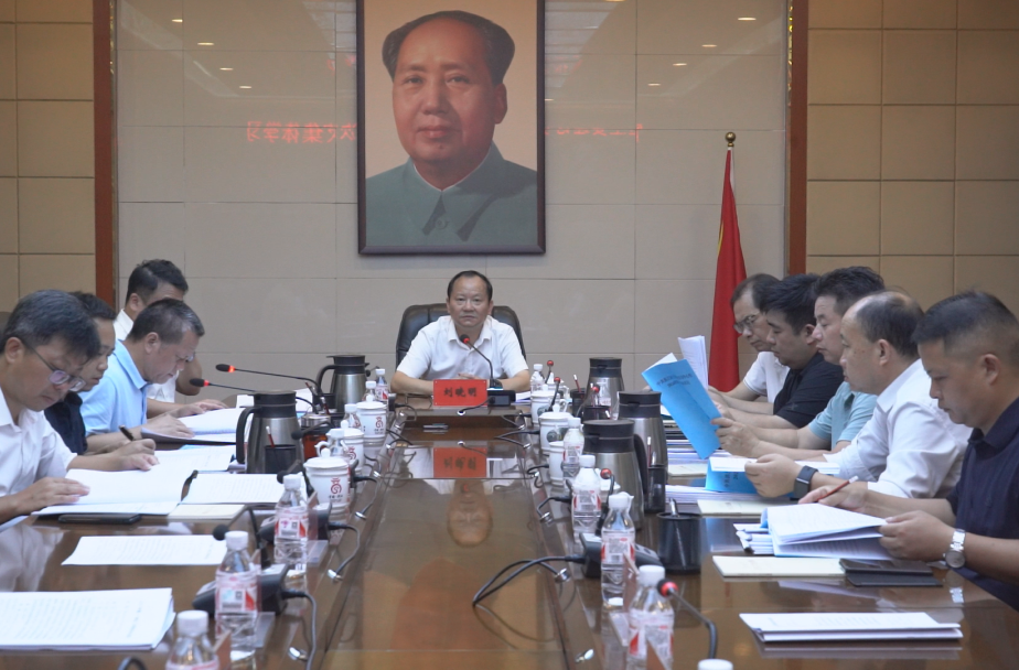 劉曉明主持召開區(qū)工委委員會(huì)會(huì)議，重點(diǎn)研究了這些事項(xiàng)
