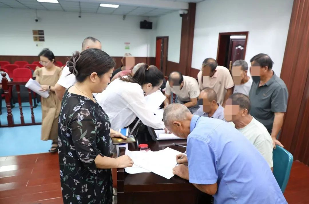 當(dāng)好“護(hù)薪人”，洪江人民法院為多名農(nóng)民工追薪