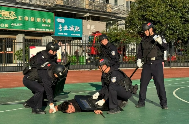 實(shí)戰(zhàn)礪劍，技能強(qiáng)警！
