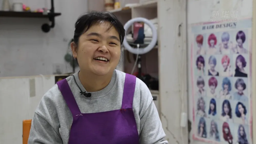 曉華理發(fā)店周圍連夜擴路！“比我剪100個頭發(fā)都高興”