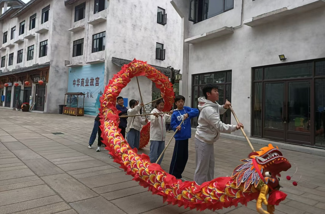 開展非遺學(xué)習(xí)，傳承洪商文化