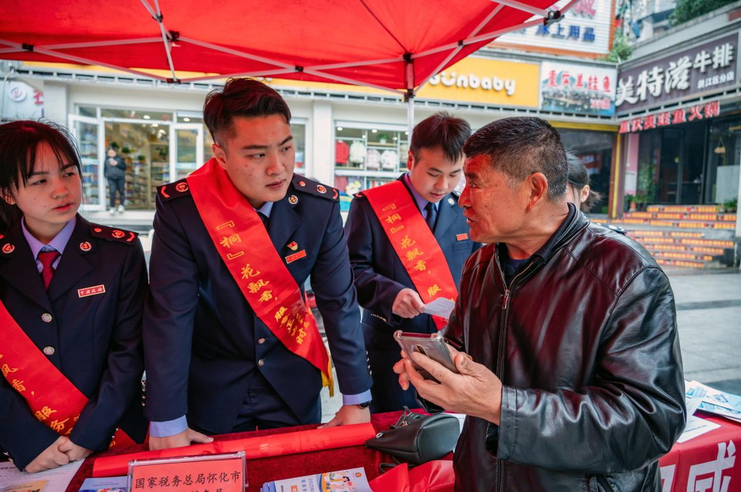 洪江區(qū)稅務(wù)：普法宣傳精彩呈“憲”