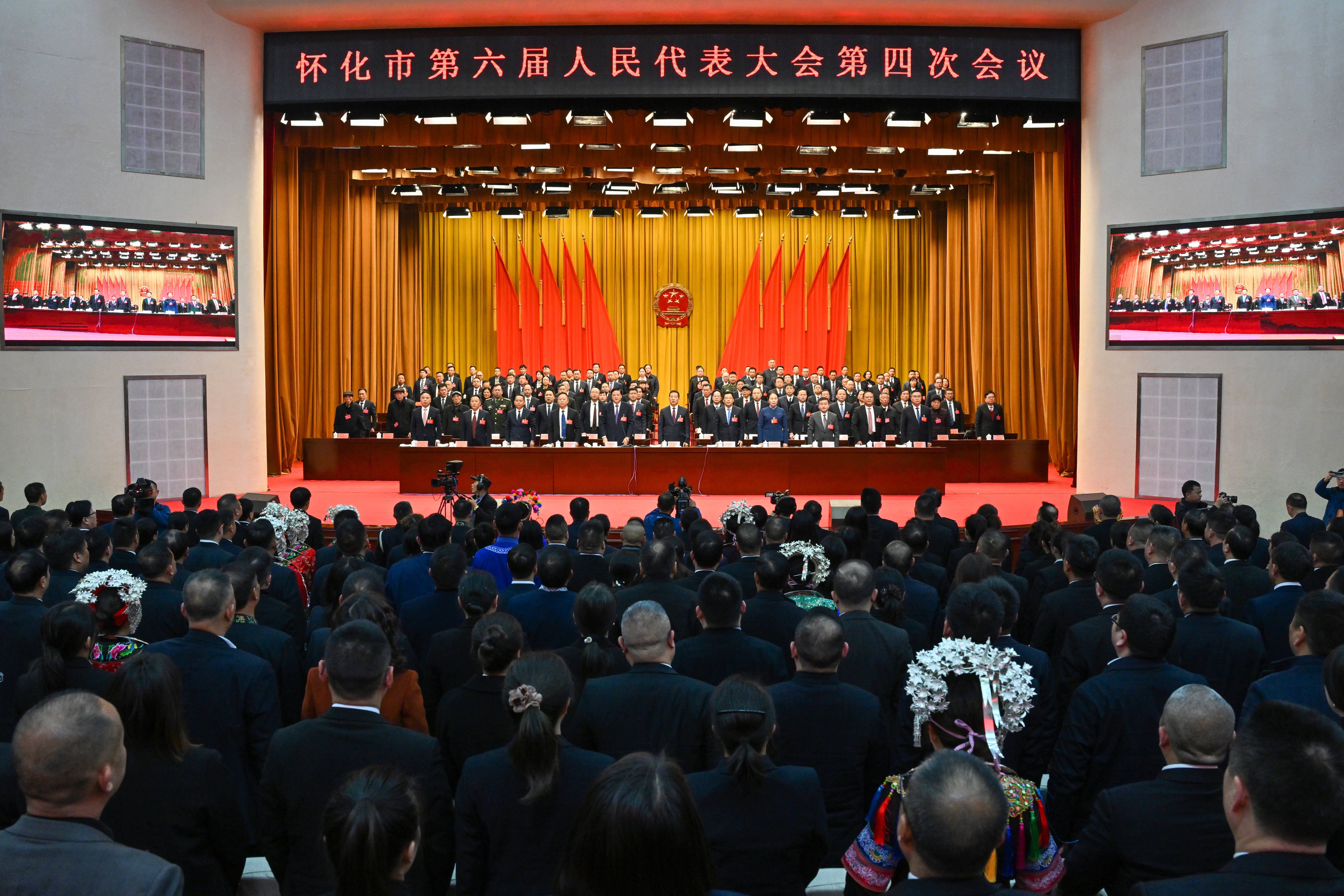 市六屆人大四次會(huì)議閉幕