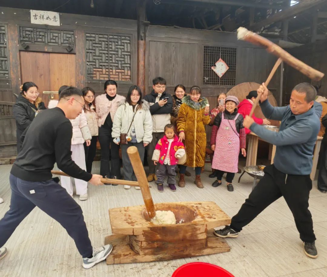 打糍粑、逛莊園！洪江區(qū)這里年味十足