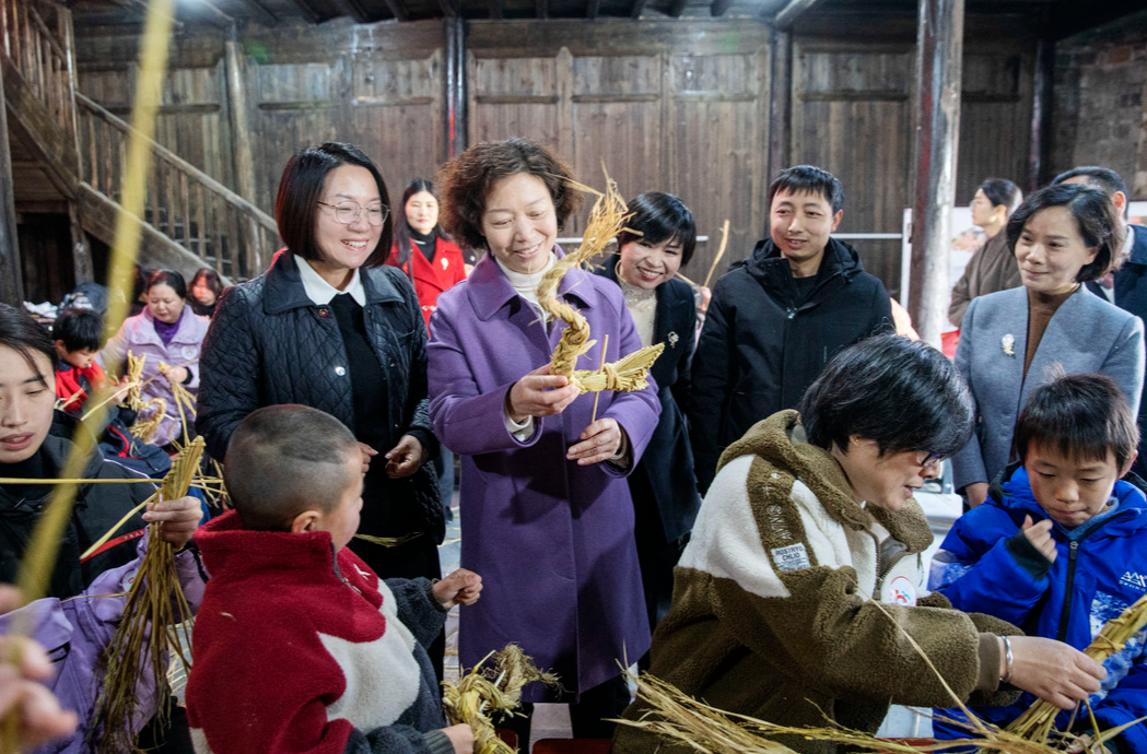 楊蘭英來到洪江區(qū)調(diào)研婦聯(lián)工作開展情況