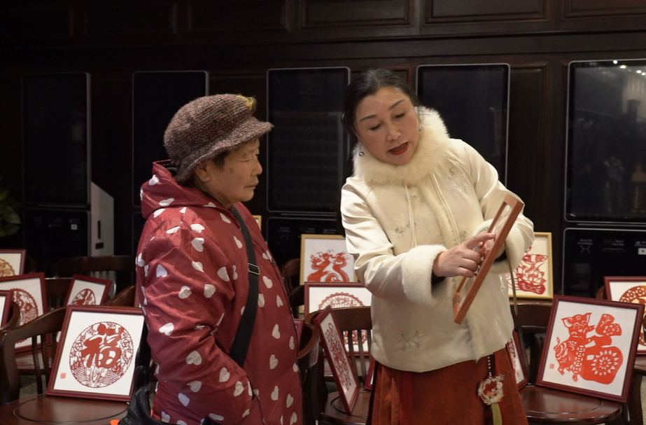 這場(chǎng)剪紙義賣(mài)超暖心……