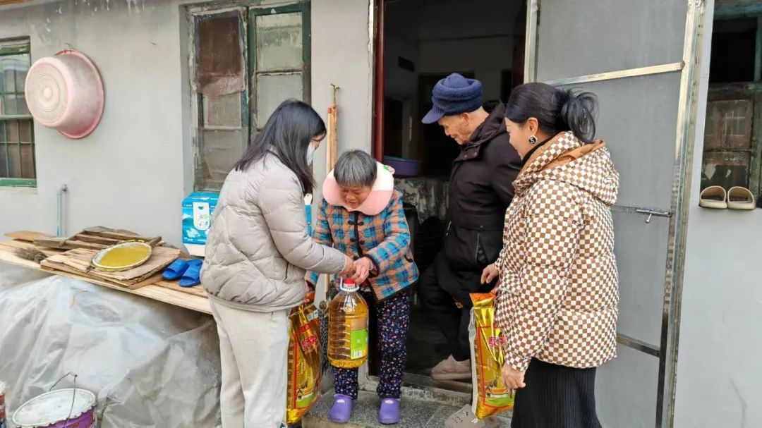 迎新春 送溫暖