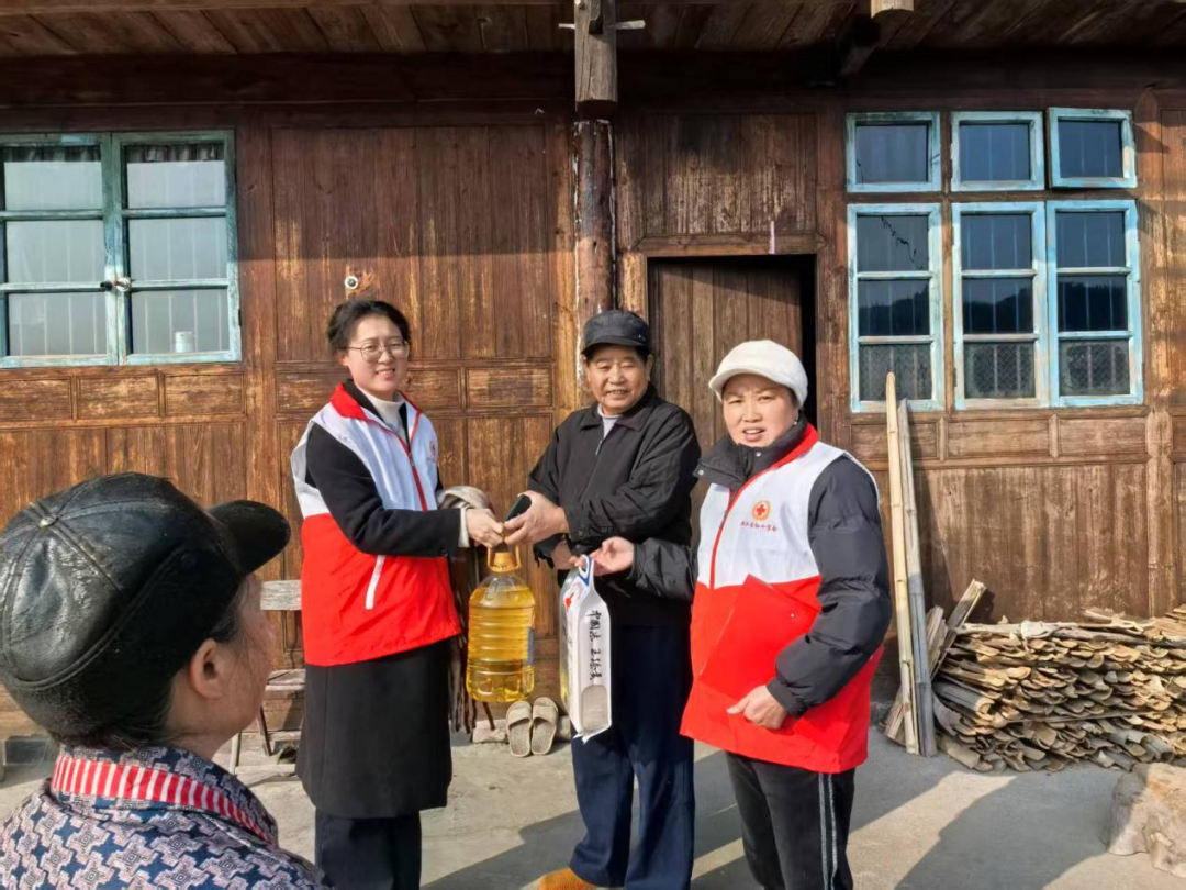 上門(mén)送溫暖 真情暖人心