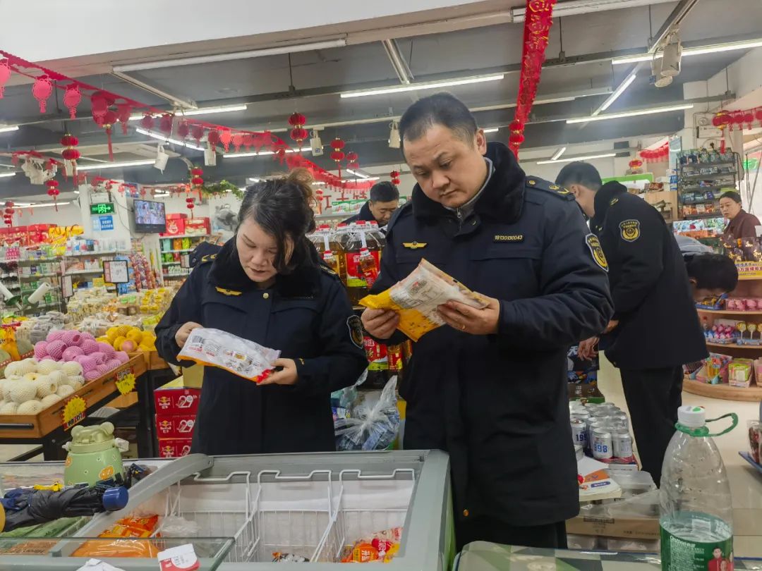市場(chǎng)監(jiān)管“不放假” 守護(hù)百姓“幸福年”