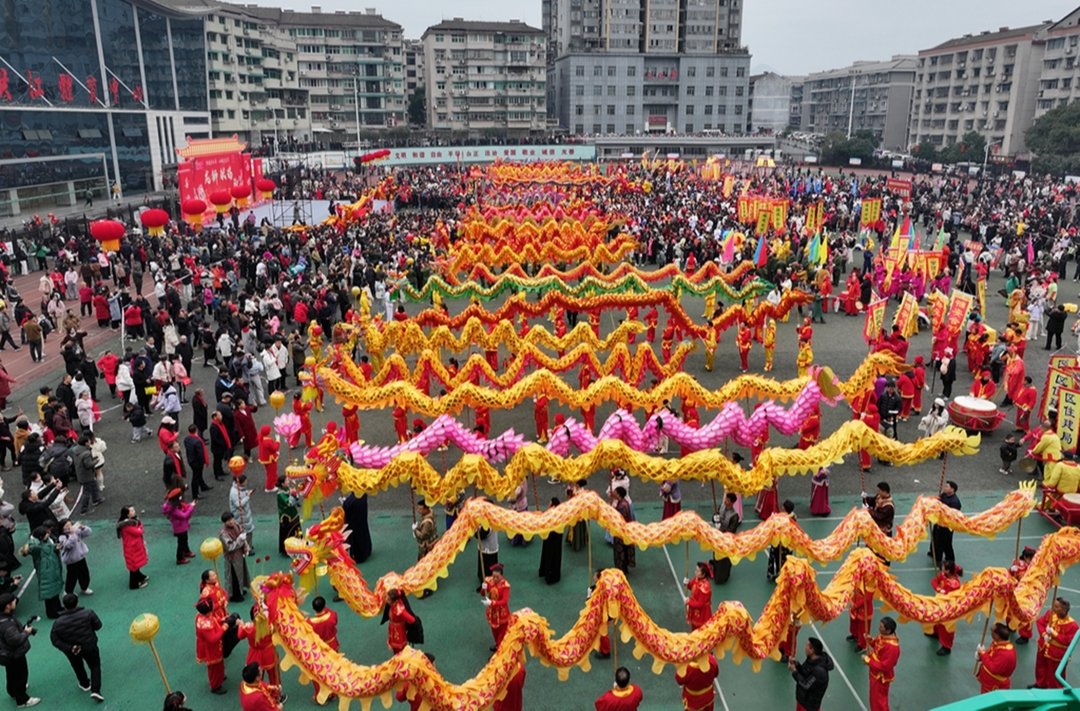 福地懷化·溫暖季｜龍騰獅躍萬(wàn)民歡，煙火古城“鬧”起來(lái)