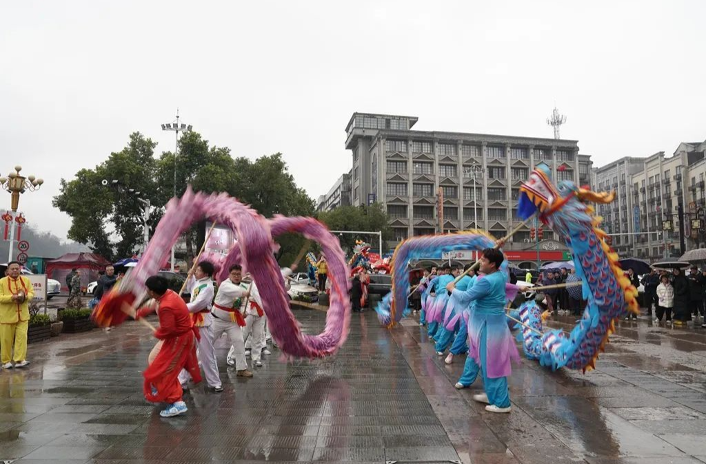 福地懷化·溫暖季｜大年初三，洪江古商城龍獅巡游鬧新春