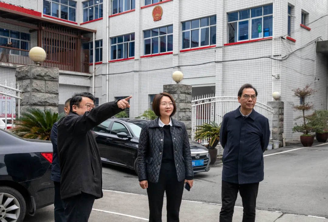 楊健桃新春?訪慰問機(jī)關(guān)?部職?