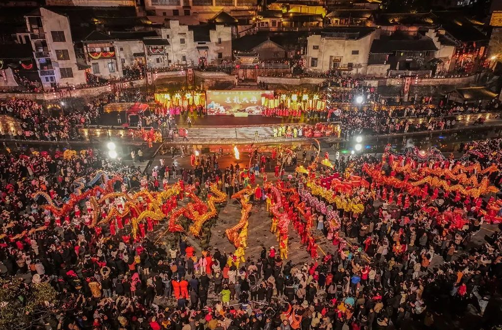 福地懷化·溫暖季｜洪江古商城：祥龍?zhí)ひ箽w，元宵送龍舞盛世