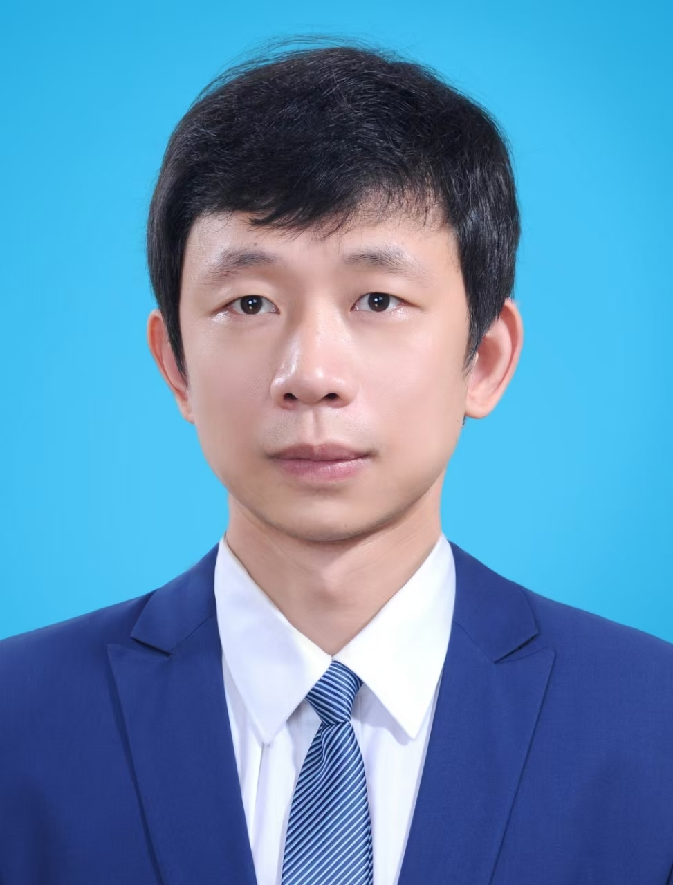 肖 航