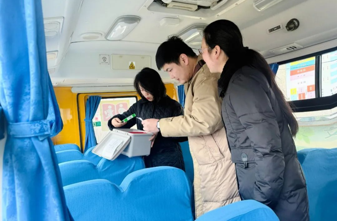 安全乘校車 平安伴“童”行