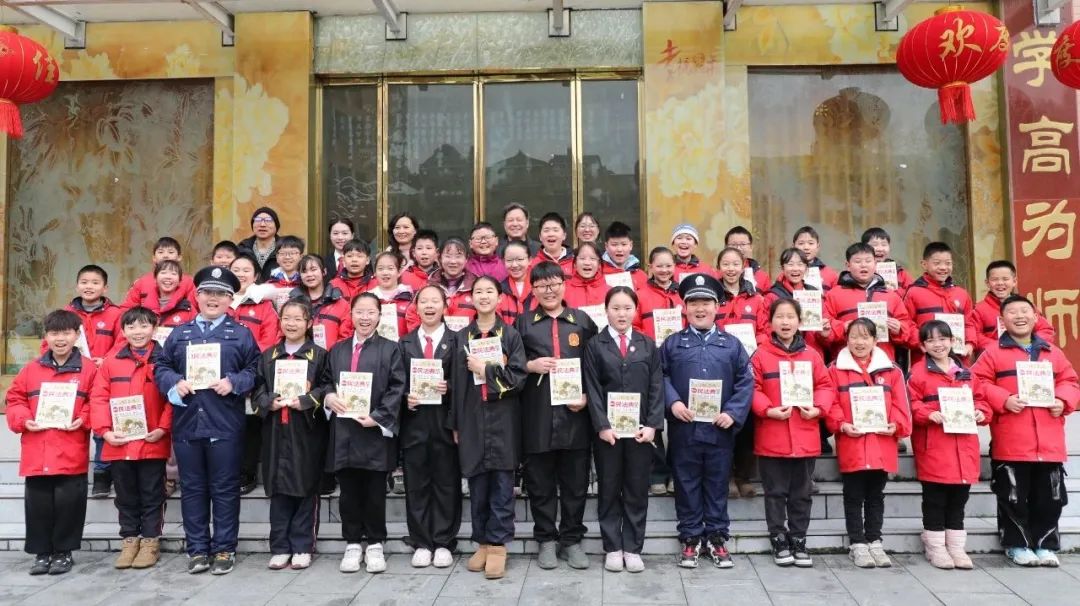 “法治講座+模擬法庭” 這種效果杠杠滴