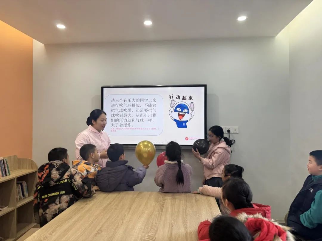 在職黨員進社區(qū) 公益課堂助成長
