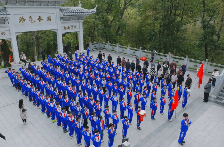 清明祭英烈 薪火永相傳