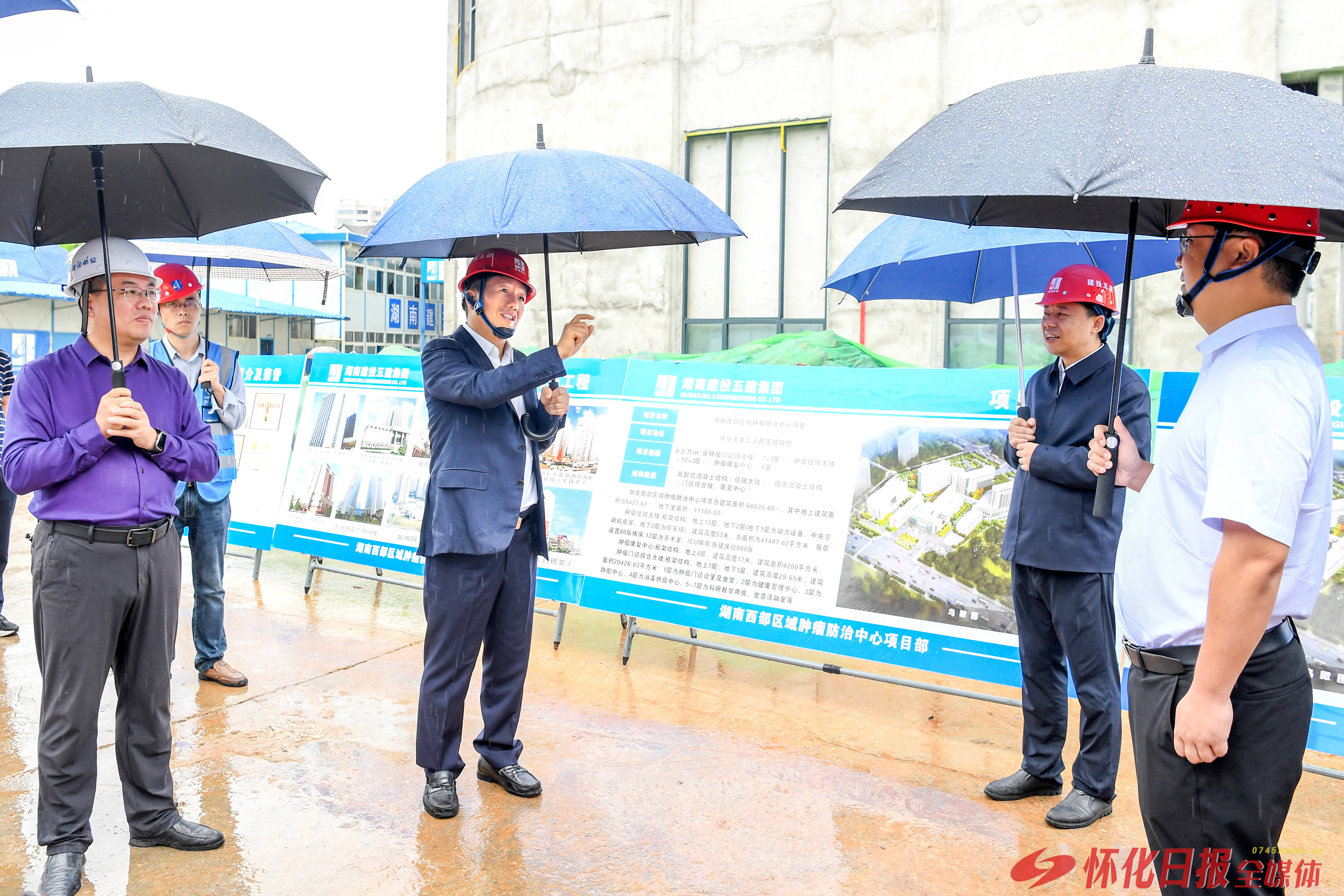 許忠建調(diào)研鶴中一體化發(fā)展和城市品質(zhì)提升項(xiàng)目