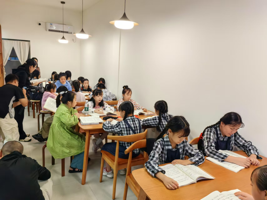 河濱路：書香潤童心 關(guān)愛伴成長