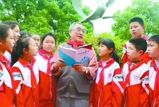 用紅色故事播種信仰的“老黃?！? />
                                        </a>
                                                                        <div   id=