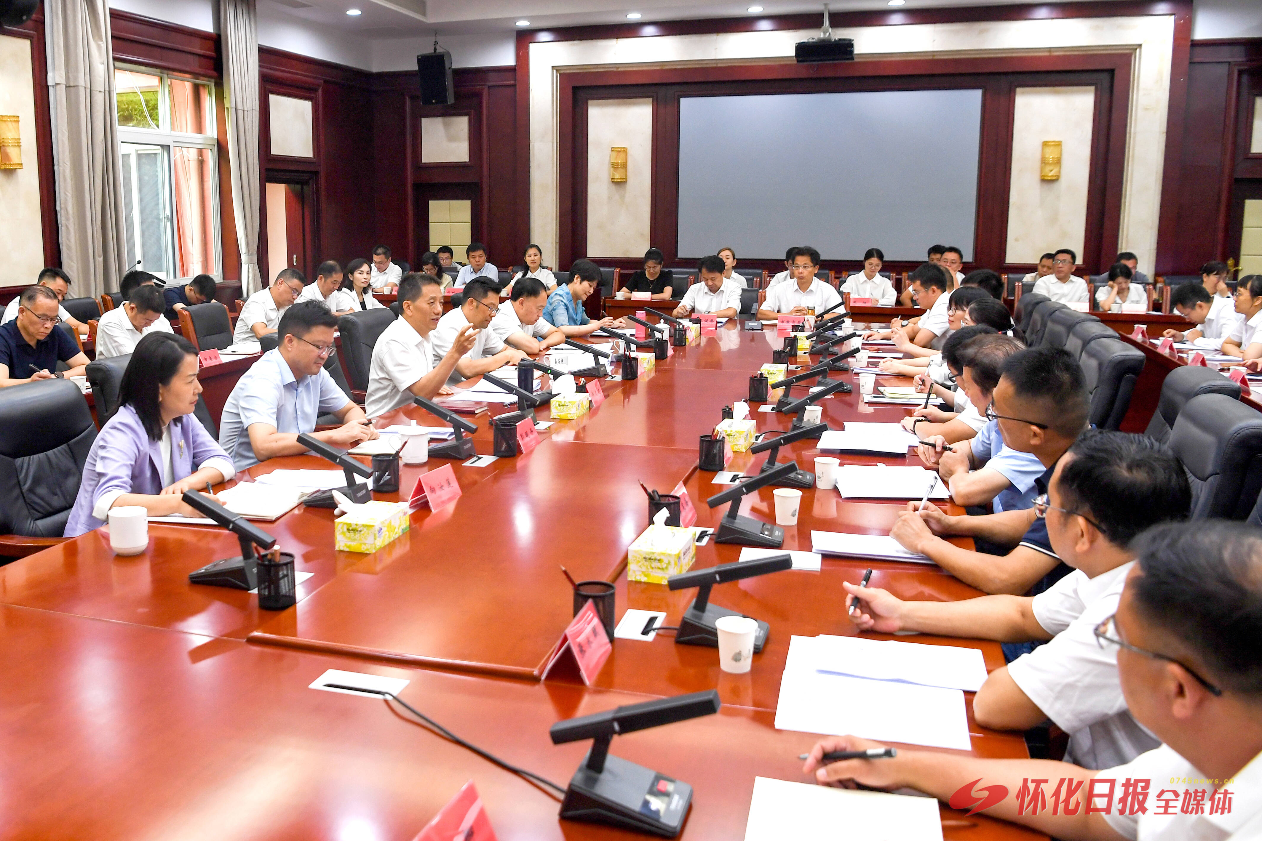 市委、市政府召開長沙幫扶懷化教育、醫(yī)療工作團隊座談會