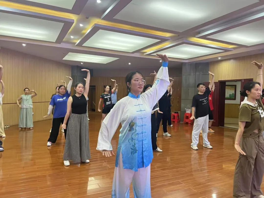 當(dāng)夜校遇上八段錦 解鎖青年養(yǎng)生新潮流