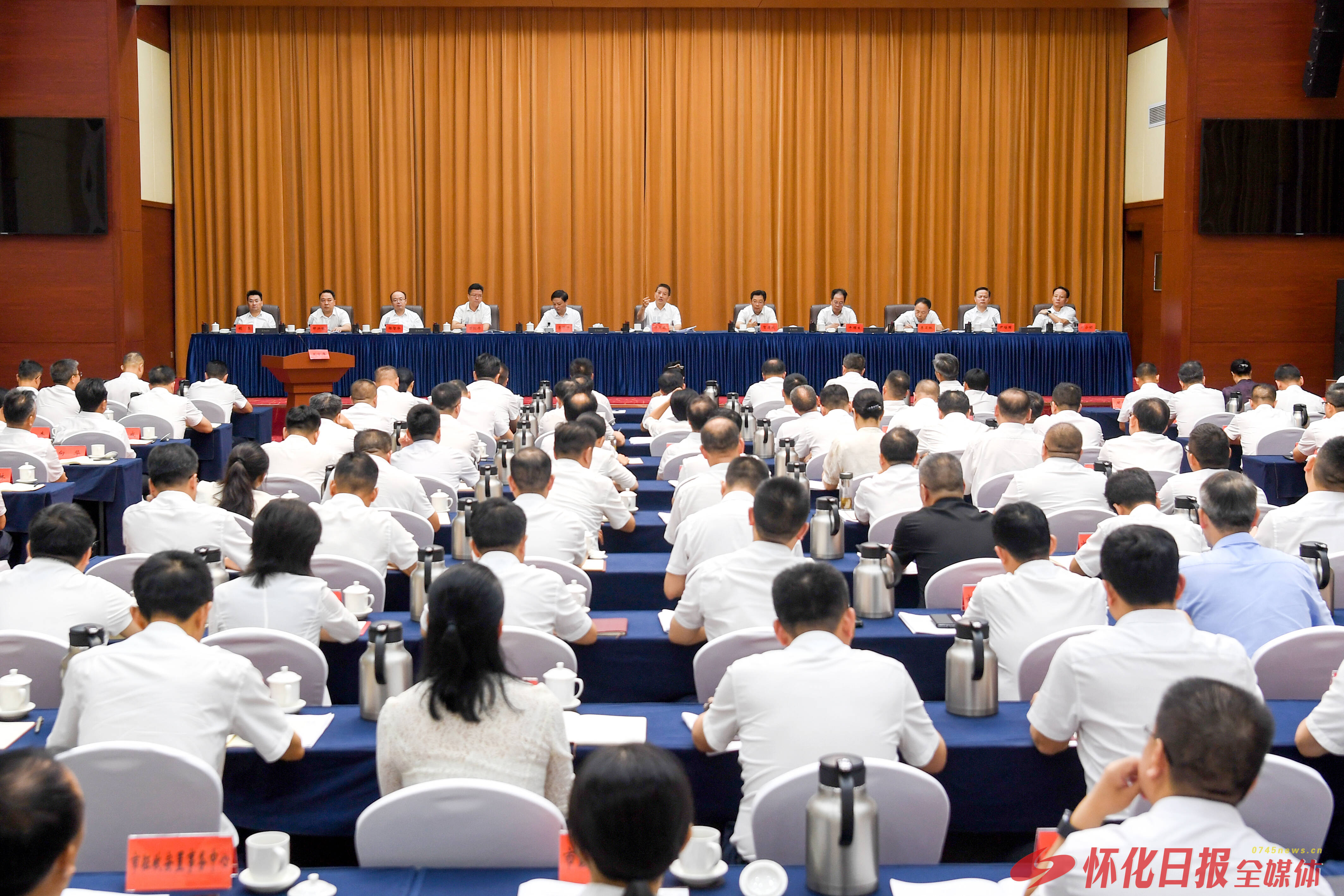 市委、市政府召開全市2025年上半年經(jīng)濟形勢分析暨“項目建設(shè)年”活動講評會