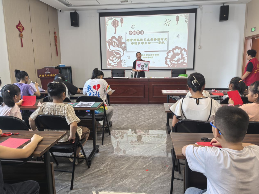 洪商文化夏令营非遗剪纸活动开课啦