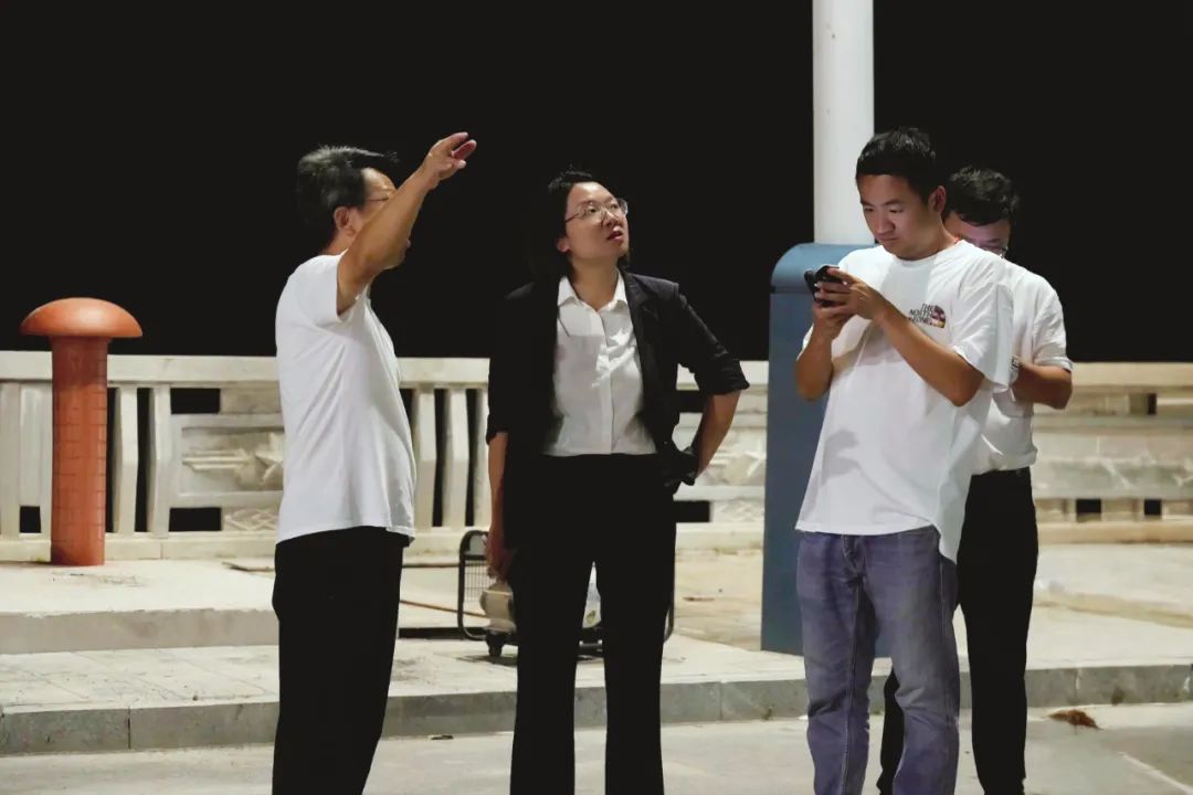 杨健桃调研渔梁湾环境整治工作和芳华年代二期项目建设进度