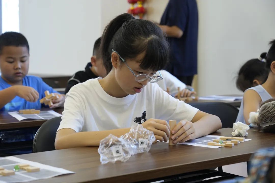 潮玩老手艺！洪商夏令营榫卯课画上句号