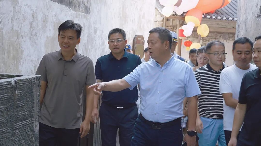 钟跃波调研古商城景区内消防安全工作