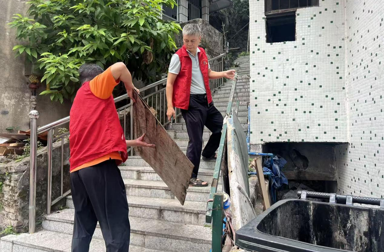 環(huán)境清掃不停歇 靚裝待客迎旅發(fā)