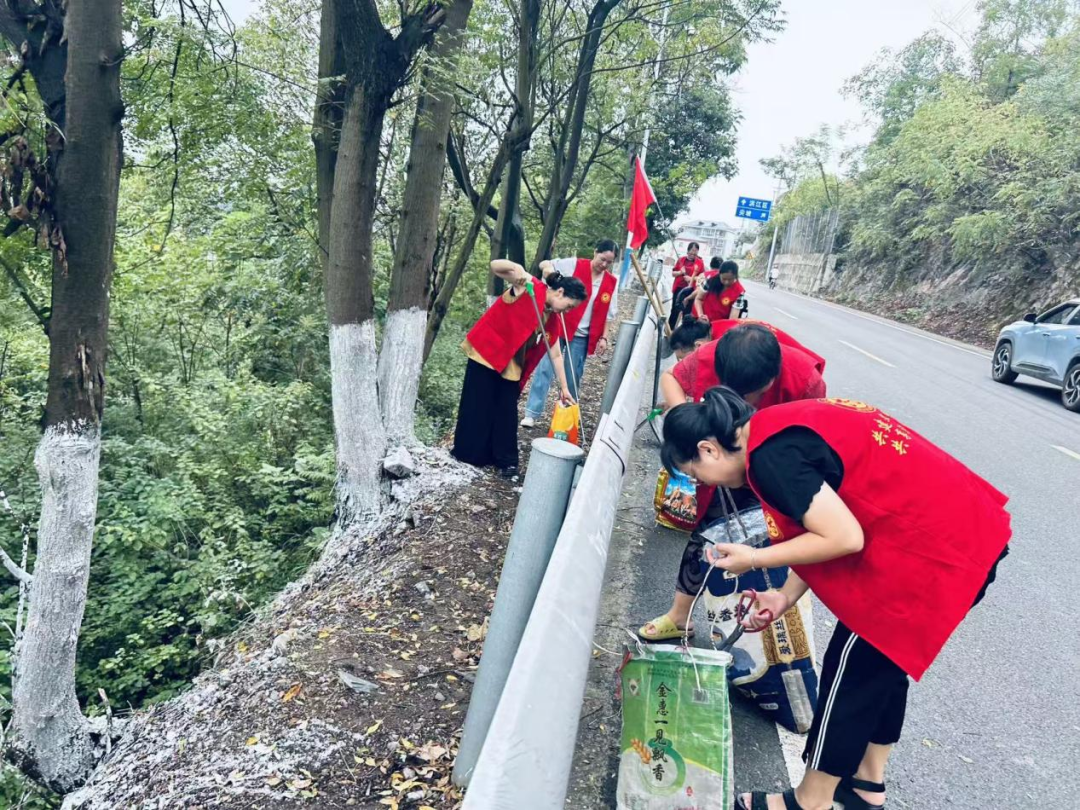 党群同心 “清洁家园” 焕新环境迎旅发