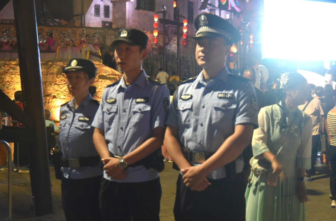“警”色相伴 全力以“护”