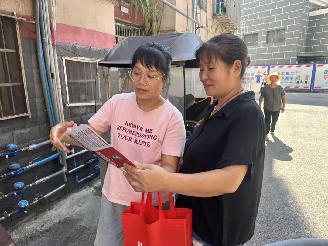 凉亭话家常，政策暖民心