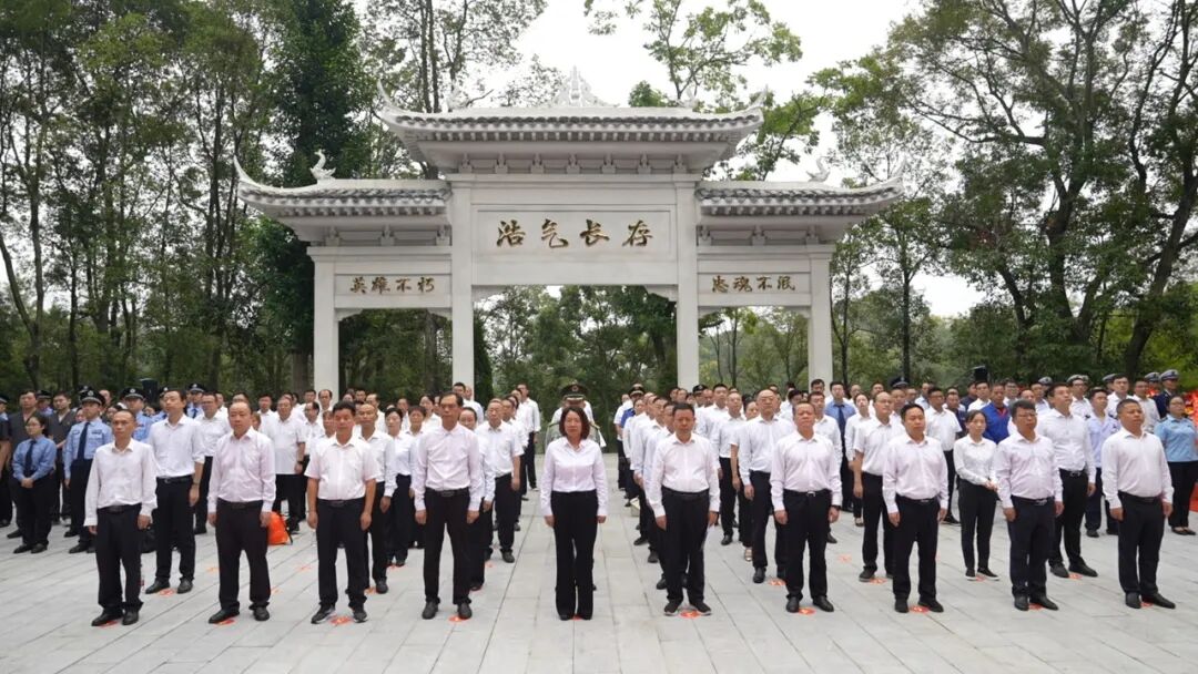 洪江区举行烈士纪念日向革命烈士敬献花篮仪式