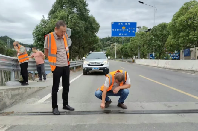 强化双节隐患排查，保障公路安全畅通