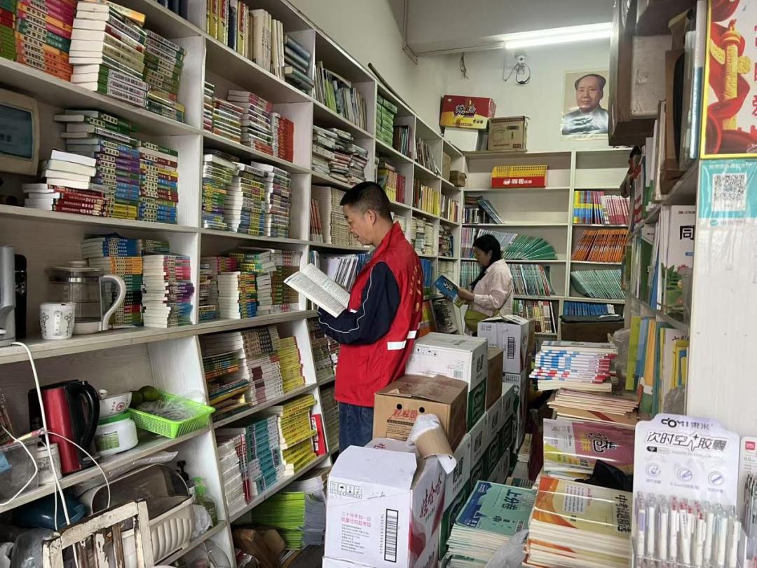 加强文化市场监管 净化校园周边环境